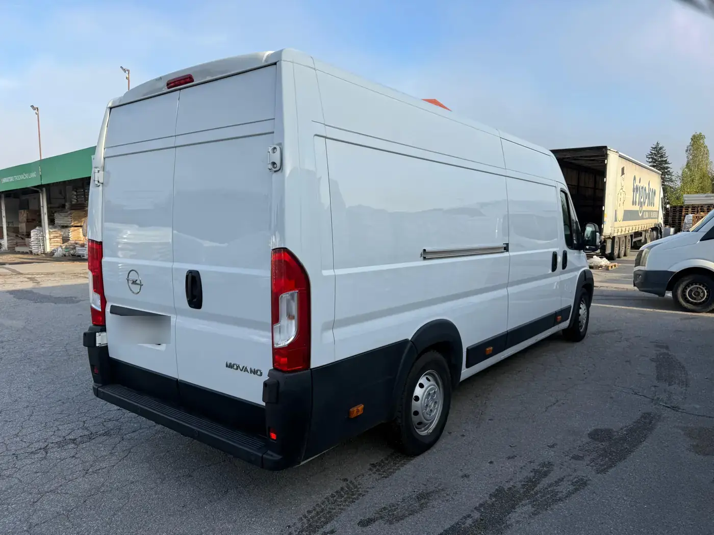 Teretni kombi s produženim teretnim prostorom